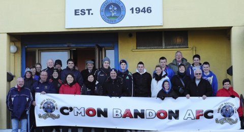 seniors_vs_bluebell_fai_int_cup_qtr_2013_20130823_1153753427