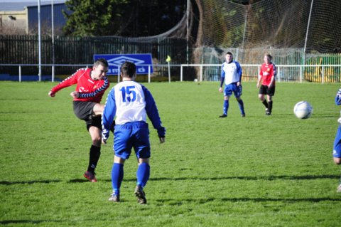 seniors_vs_bluebell_fai_int_cup_qtr_2013_20130823_1235367608