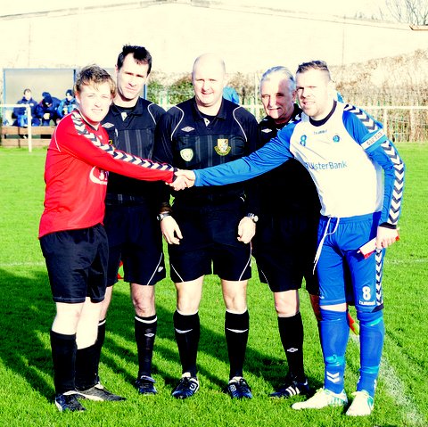seniors_vs_bluebell_fai_int_cup_qtr_2013_20130823_1420252553