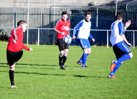 seniors_vs_bluebell_fai_int_cup_qtr_2013_20130823_1851198574