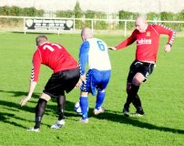 seniors_vs_bluebell_fai_int_cup_qtr_2013_20130823_1054696304