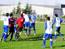 seniors_vs_bluebell_fai_int_cup_qtr_2013_20130823_1063375964