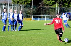 seniors_vs_bluebell_fai_int_cup_qtr_2013_20130823_1403905606