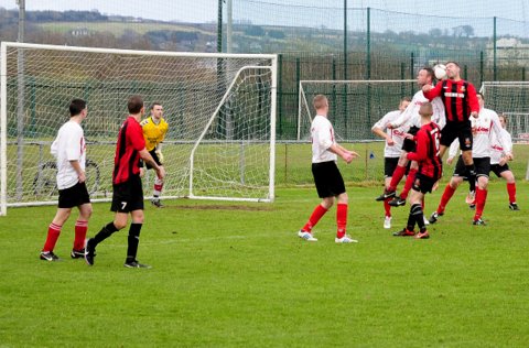 seniors_vs_ringmahon_fai_int_3rd_rnd_dec_1st_2012_20130820_1199472369
