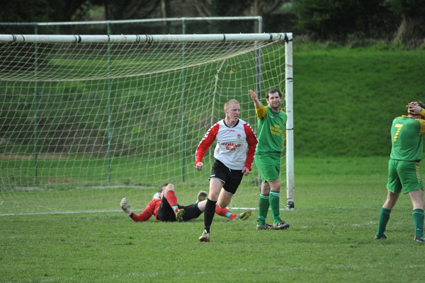 seniors_vs_rockmount_donie_forde_sf_20130820_1243109013