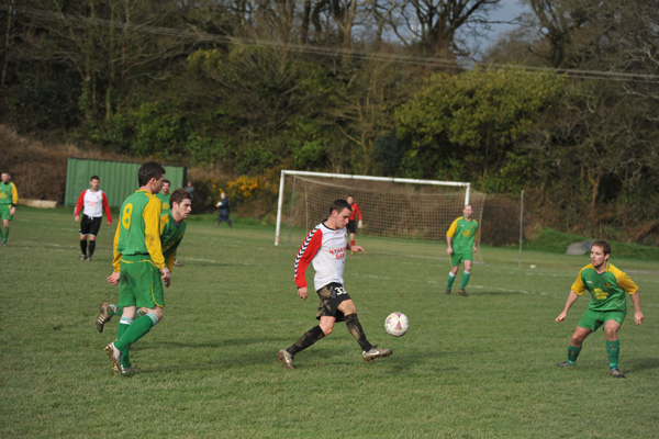 seniors_vs_rockmount_donie_forde_sf_20130820_1677857803