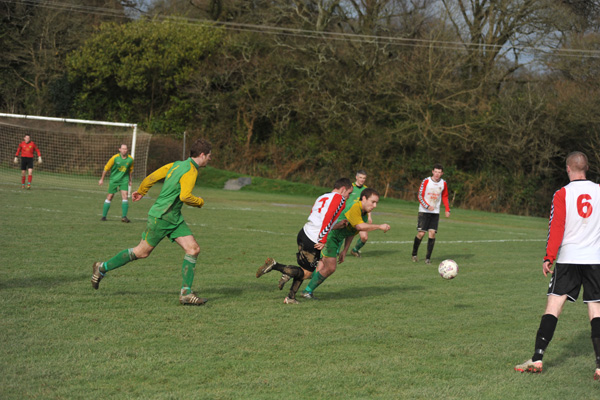 seniors_vs_rockmount_donie_forde_sf_20130820_1847379760