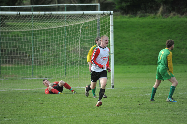 seniors_vs_rockmount_donie_forde_sf_20130820_1984837745