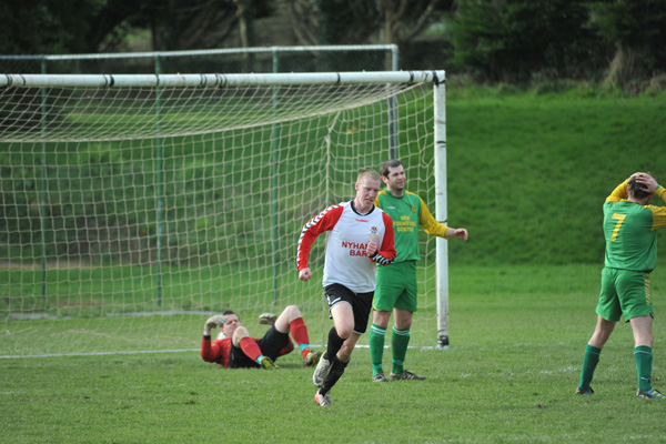 seniors_vs_rockmount_donie_forde_sf_20130820_2054481430