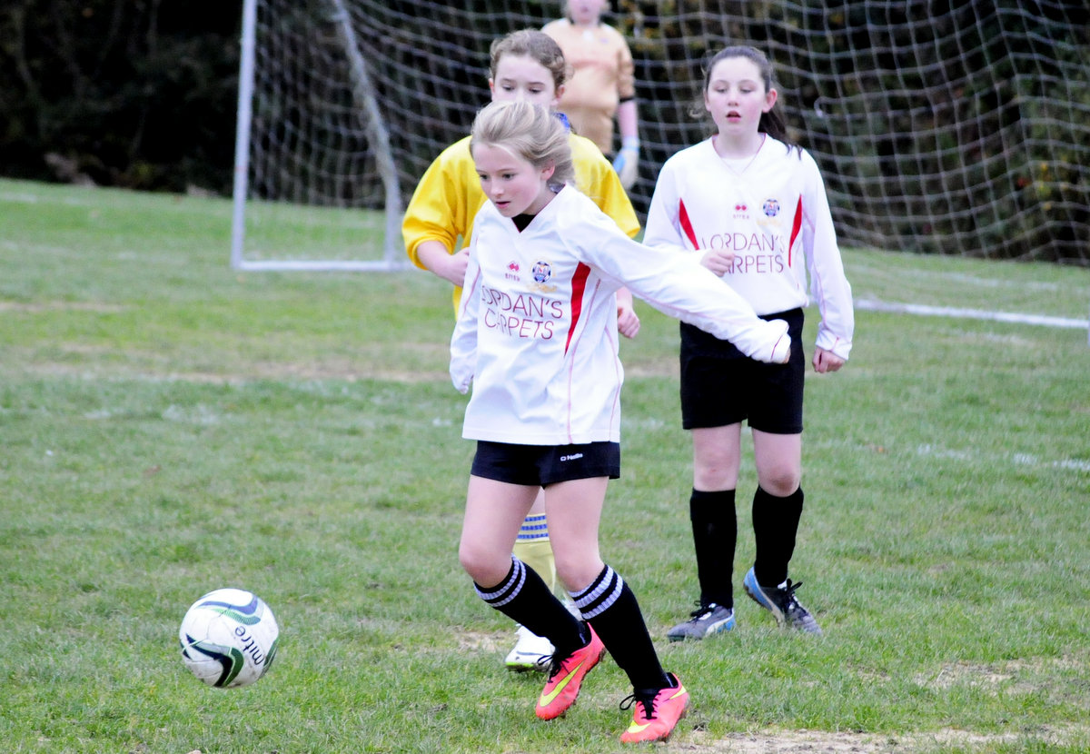 u12_girls_v_douglas_hall_29th_november_2014_4_20141205_1586685027