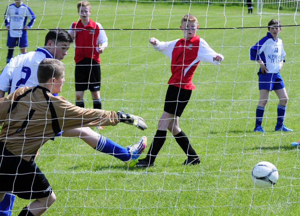 u14_boys_vs_leeds_17th_may_2014_-_league_champions_20140518_1418359601