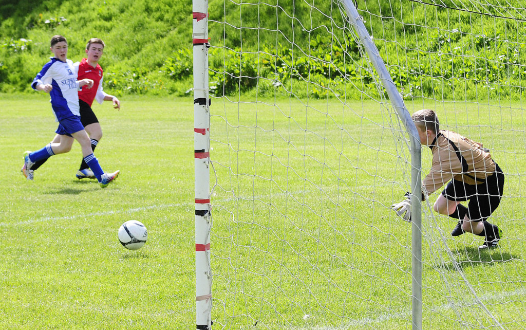u14_boys_vs_leeds_17th_may_2014_-_league_champions_20140518_1441211860
